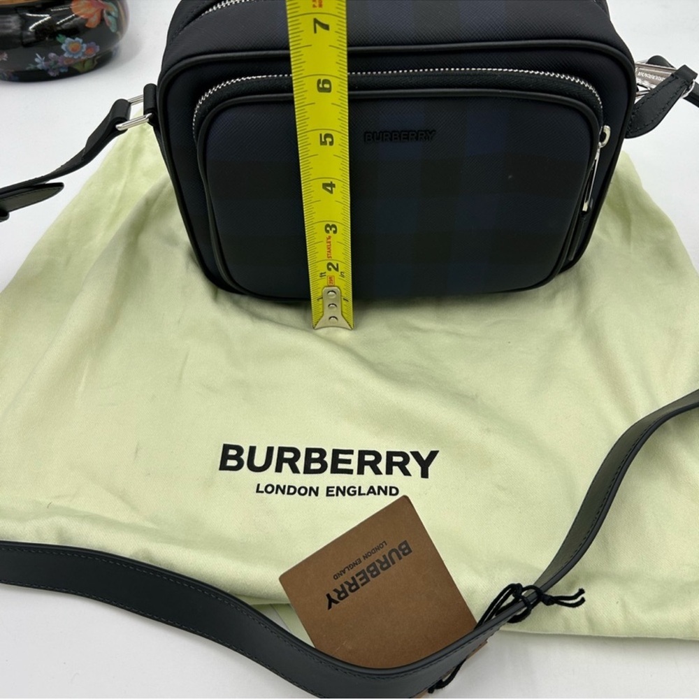 Men’s Burberry check messenger bag in navy blue. Adjustable shoulder strap NWT. - Picture 11 of 15
